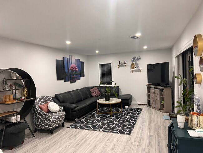 Building Photo - 3605 Cocoplum Cir