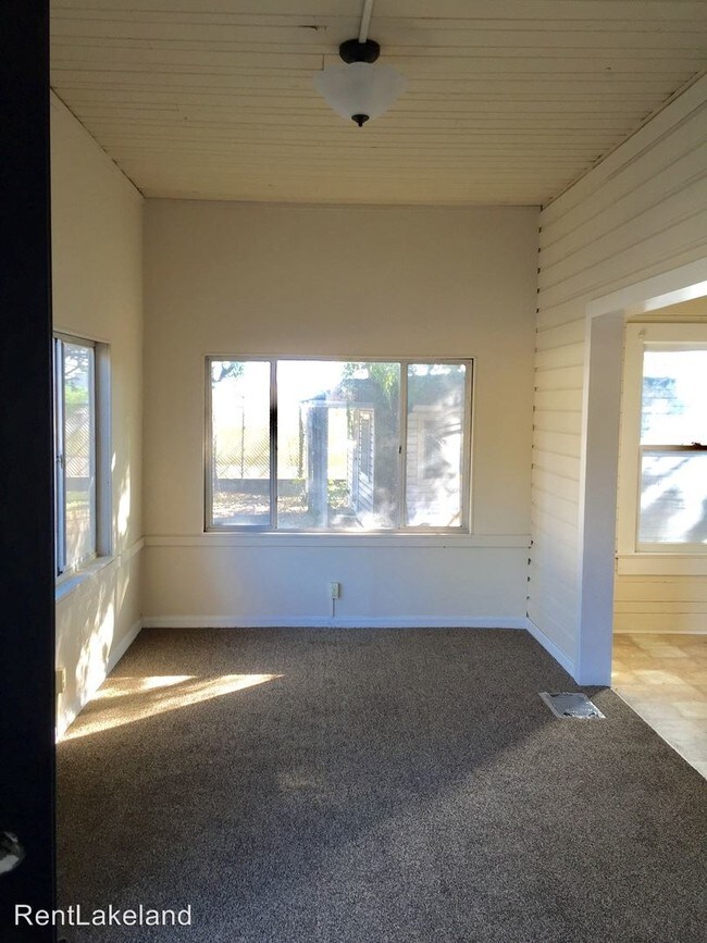 Foto del edificio - 2915 Winter Lake Rd