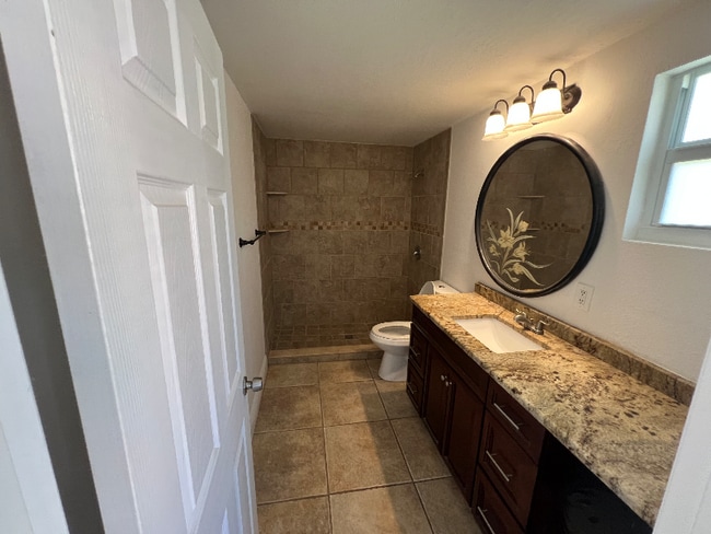 Building Photo - 2722 SE 16th Pl