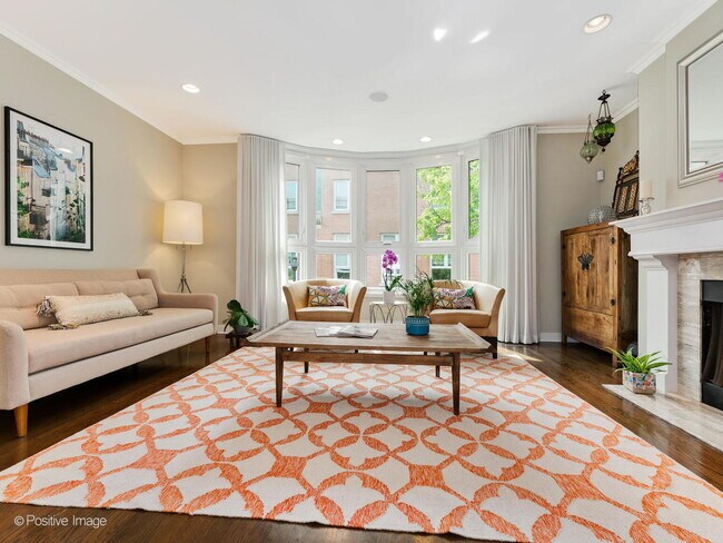 Foto del edificio - 2669 N Greenview Ave