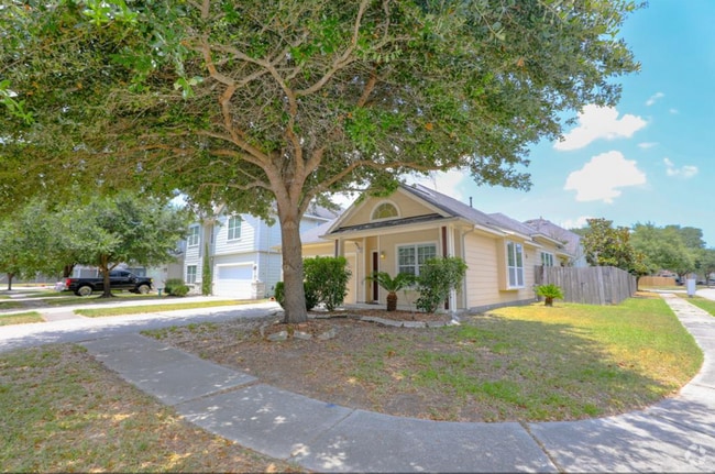 Building Photo - 12827 Pecan Shores Dr