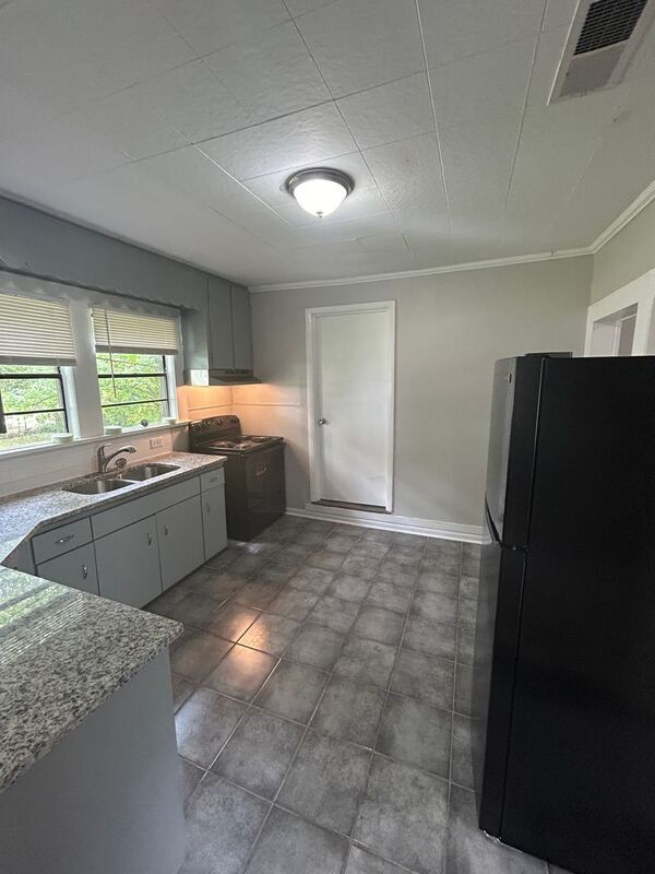 Foto del edificio - 1016 Brooklane Dr