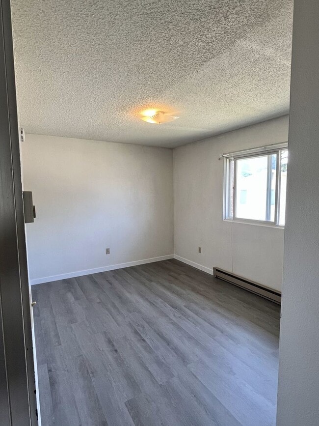 Building Photo - 1909 Black