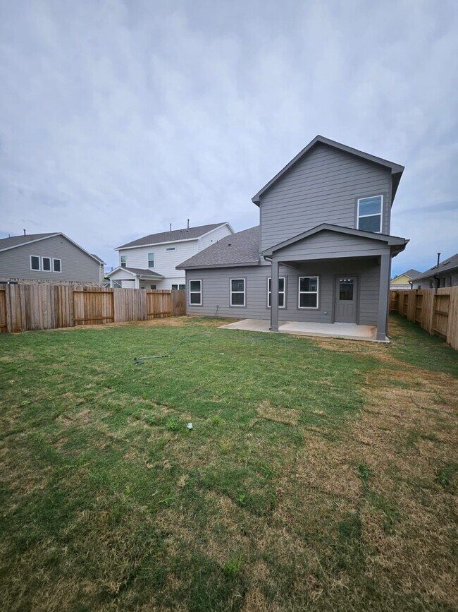 Foto del edificio - 2727 Crested Creek Ln
