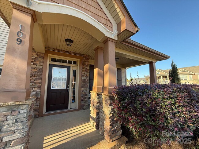 Foto del edificio - 109 Community Park Ln