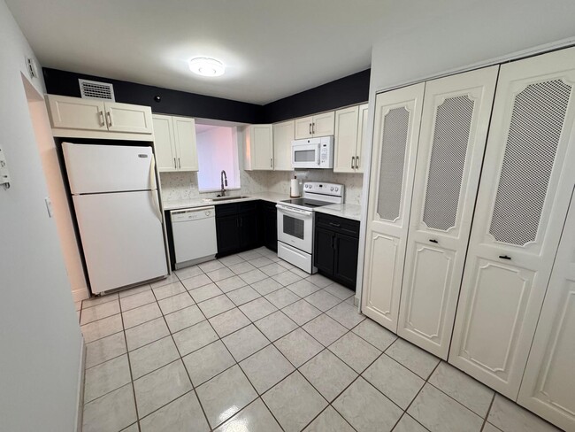 Foto del edificio - 4570 NW 18th Ave
