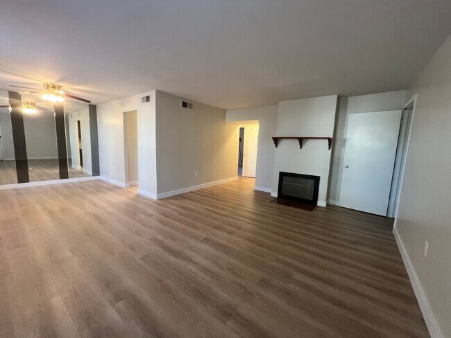 Foto del edificio - Lovely 2 BR/1 BA Condo in Fairlawn!