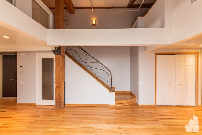 Building Photo - 1000 W Washington Blvd