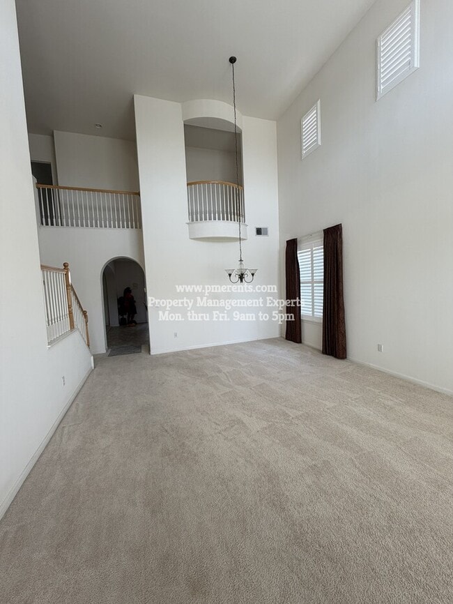 Building Photo - 2531 Crestmore Cir