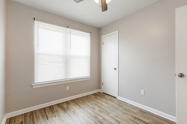 Foto del edificio - 1807 W Homestead Dr