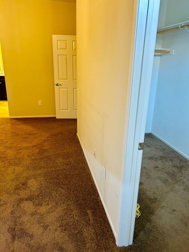 Building Photo - Beautiful TownHouse available in Brawley