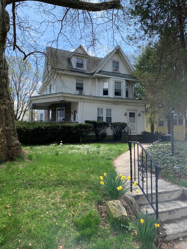 Building Photo - 130 E Wayne Ave
