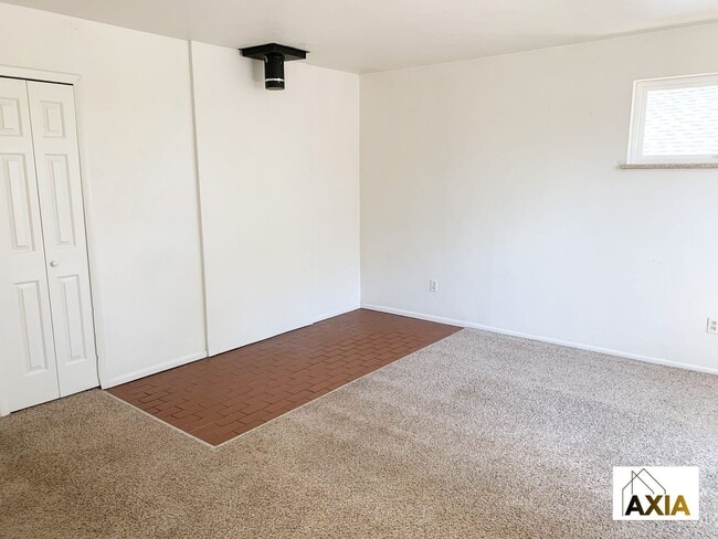 Building Photo - 715-723 19th