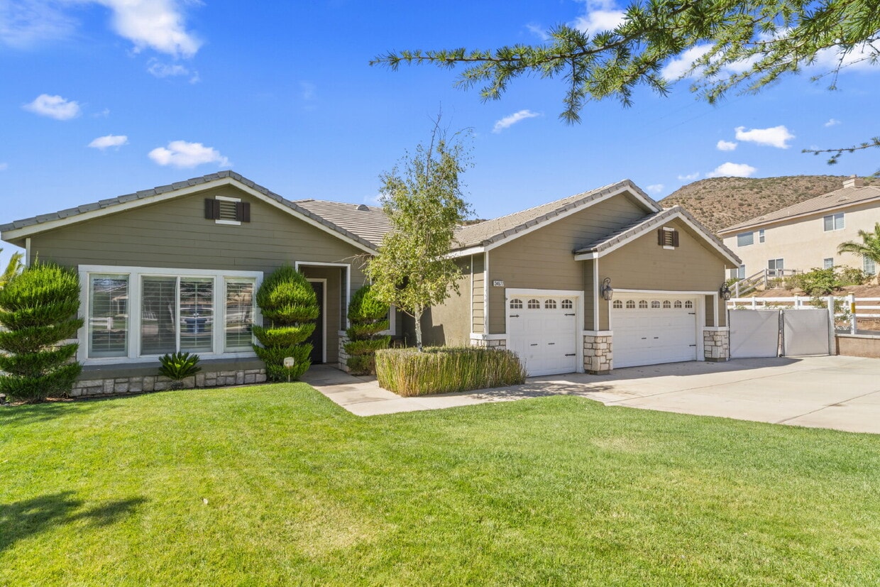 Primary Photo - "Spacious Ranch Style 4-Bedroom Oasis with...