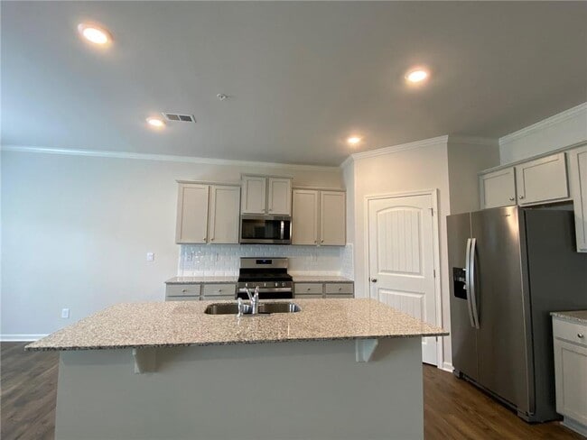 Building Photo - 2715 Piper Dr