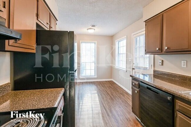 Building Photo - 3803 Lucerne Dr