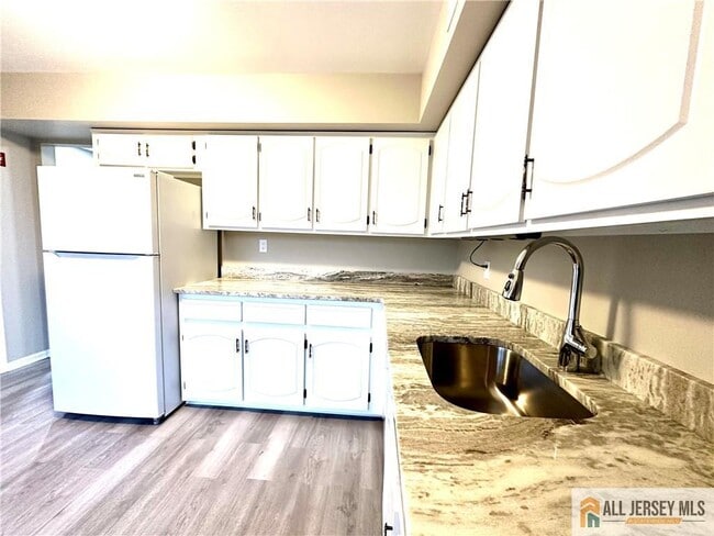 Foto del edificio - 1310 Bradley Ct