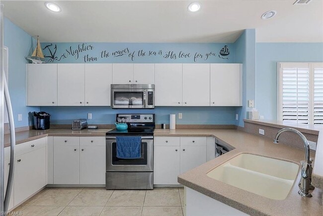 Building Photo - 2 Bed, 2 Bath, PLUS Den, Included Water, C...