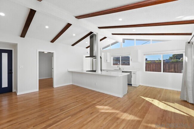 Building Photo - 5006 Chaucer Ave