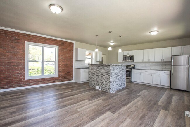 Foto del edificio - Spacious 2 Bedroom 1 Bath Home