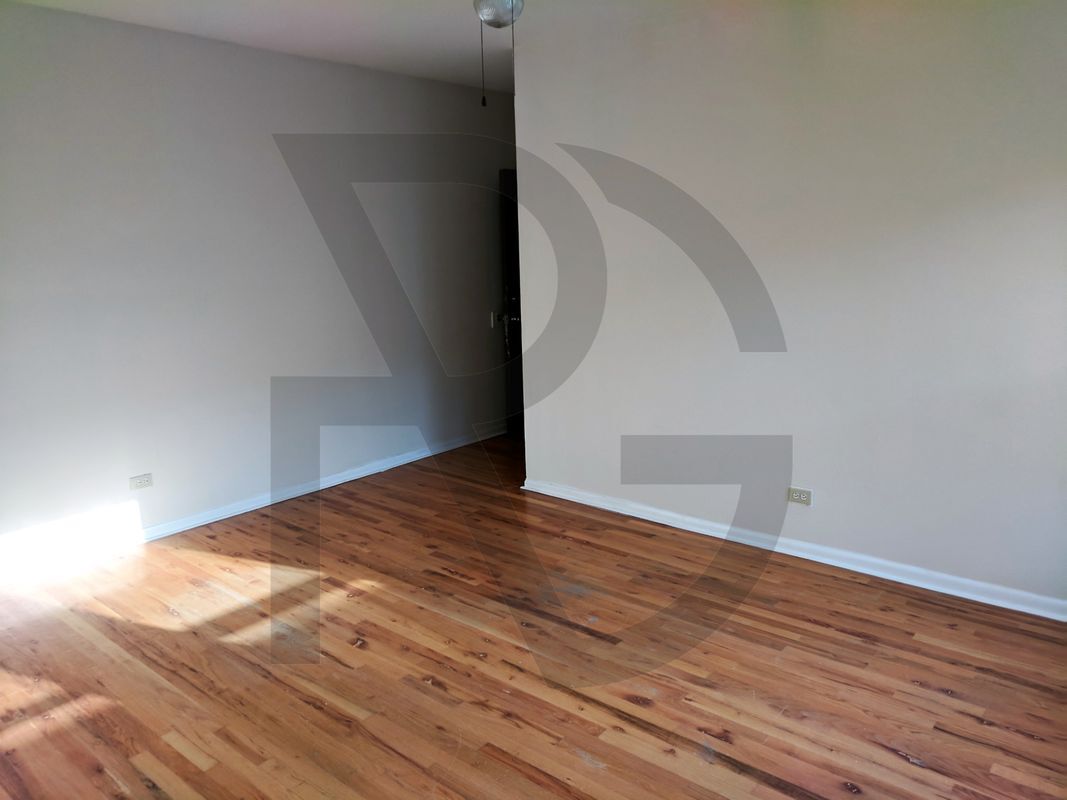 Foto del edificio - 815 W Cornelia Ave