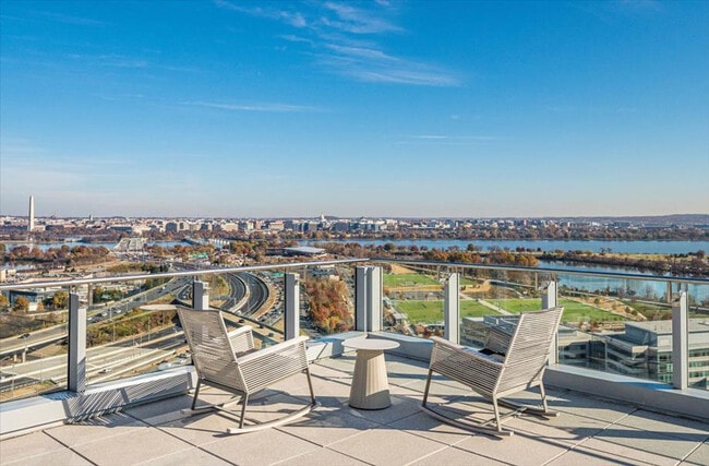 Building Photo - 400 Army Navy Dr