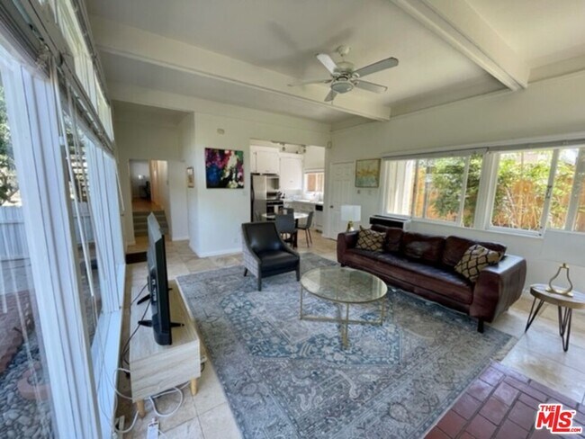 Building Photo - 677 Las Lomas Ave