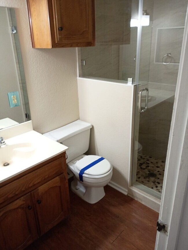 Foto del edificio - Well Maintained 2BR 2BA Duplex w/ Eat-In Kitchen • Fenced Yard in Heart of Burleson