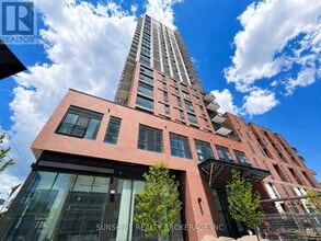 Building Photo - 10 Oak St