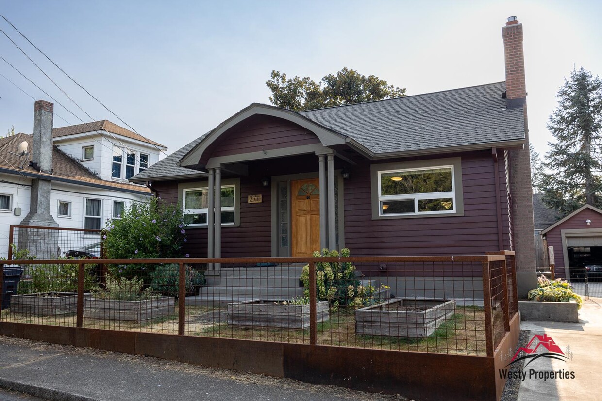 Primary Photo - 2711 SE 62nd Ave