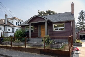 Building Photo - 2711 SE 62nd Ave