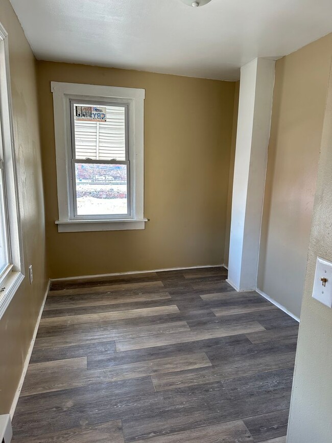 Building Photo - 3 Bedroom House