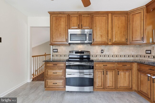 Building Photo - 7690 Green Garland Dr
