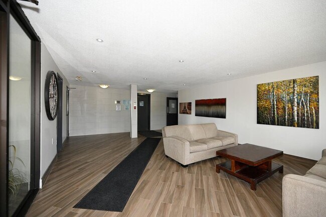Building Photo - 7039 San Pedro Ave