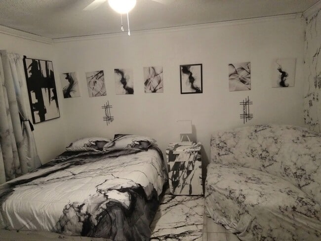 Foto del edificio - 2380 S Bardell Ave