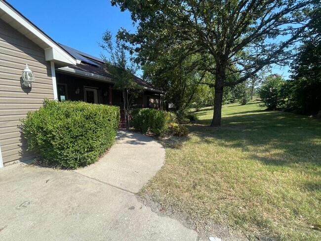 Foto del edificio - Beautiful 4 bedroom 4 bath 2 car garage - ...
