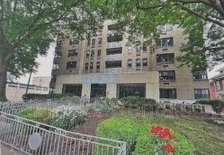 Building Photo - 1108 Kanawha Blvd E