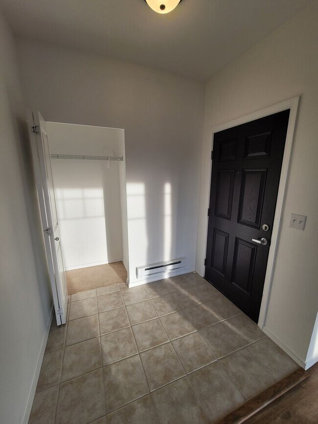 Building Photo - Auburn Lakeland Hills condo - rambler 2 be...