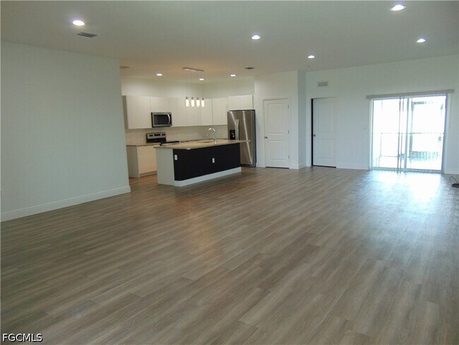 Building Photo - 9020 E Castle Cir