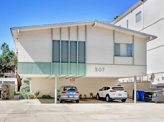 Building Photo - 907 S. Holt Ave - near Olympic and La Cien...