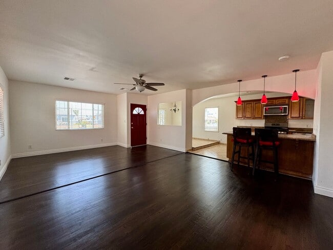 Building Photo - Highly sought-after Del Aire neighborhood!