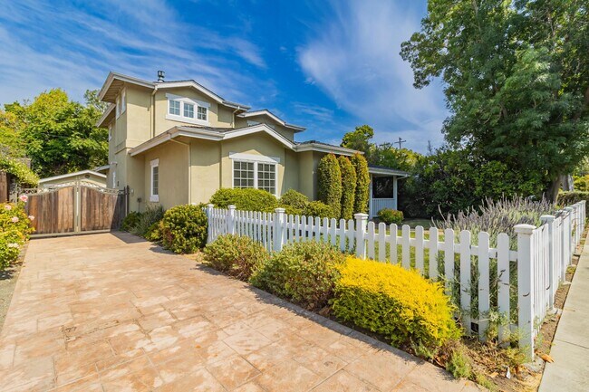 Foto del edificio - 130 Heather Ln