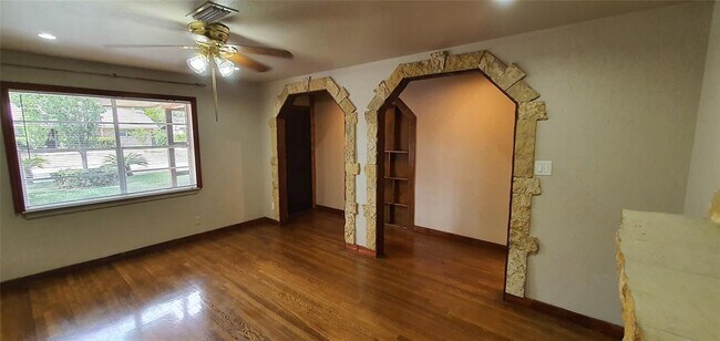 Building Photo - 9607 Carousel Ln