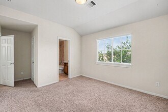 Building Photo - 3215 Clearview Cir