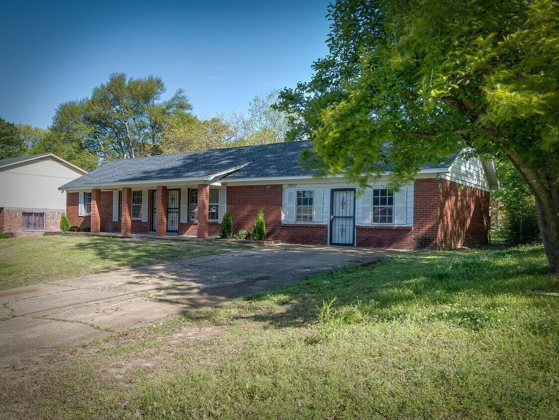 Foto principal - Renovated Home in a Quiet Neighborhood
