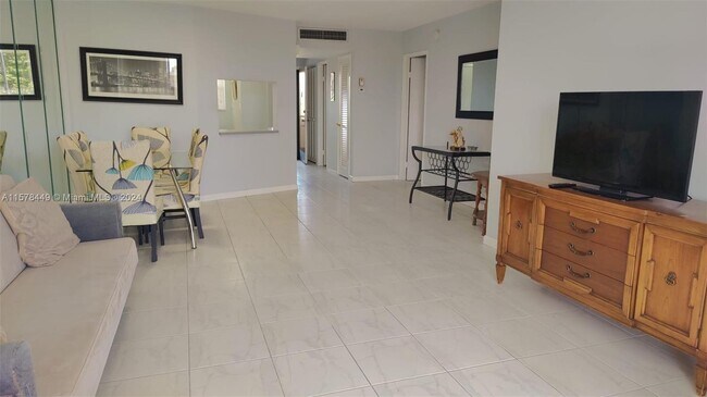 Foto del edificio - 1680 NE 191st St