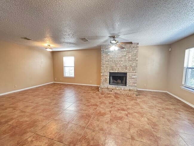 Building Photo - Single Family Home in Medical Center