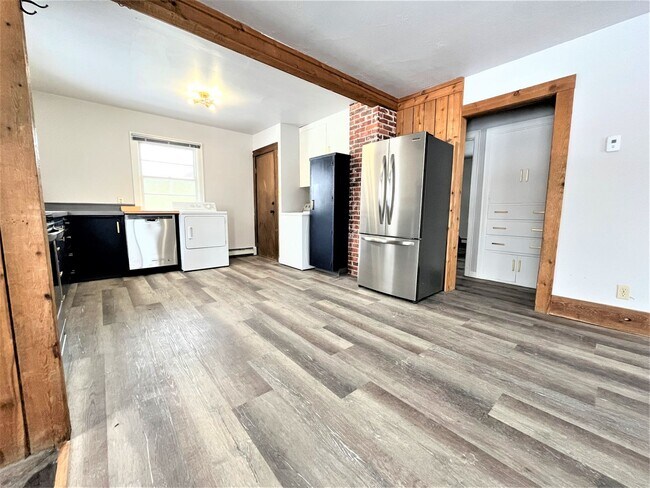 Foto del edificio - Newly Renovated 3 Bed, 2 Bath With Amazing...