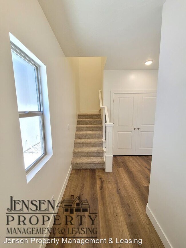 Building Photo - 4 br, 2.5 bath House - 515 South Stewart C...
