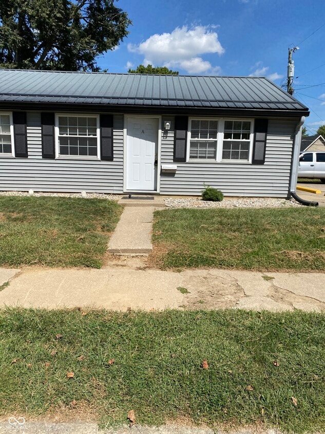 Primary Photo - 904 Sloan St